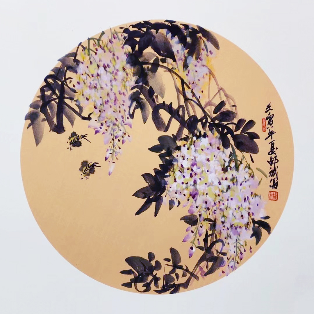 紫氣東來國畫作品 圓形扇面 畫家邵斌創(chuàng)作紫藤花、蜜蜂